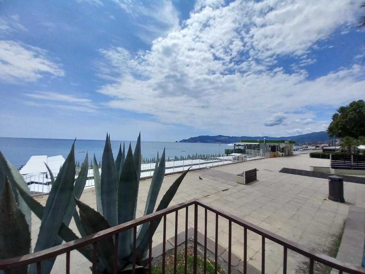 Apartamento Sweet Sea View Savona Exterior foto