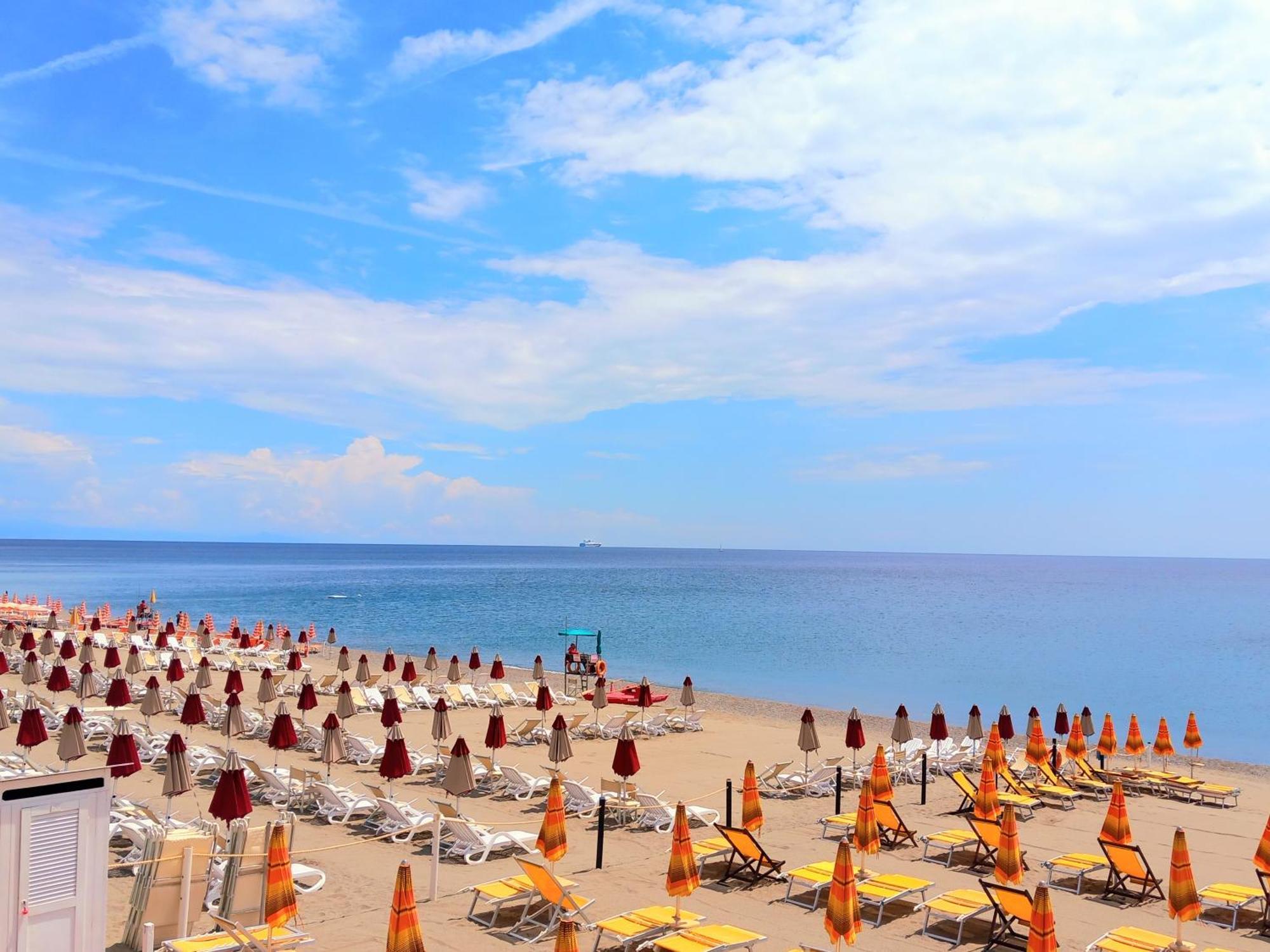 Apartamento Sweet Sea View Savona Exterior foto